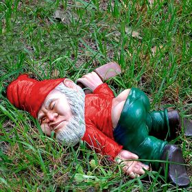 1pc Drunken Garden Gnome Statue; 5.91inch Resin Garden Gnome Crafts; Garden Decoration; Creative Garden Statue Decor; Weatherproof Funny Garden G (Color: Drunk-red)